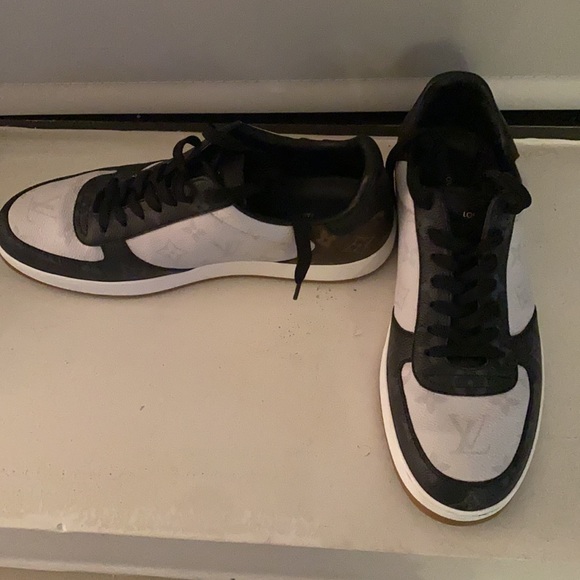 Louis Vuitton Rivoli Sneaker Sz 8